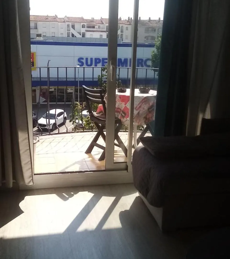 Comme Chez Vous Troisieme Etages Sans Ascenseur Tout Equipe Climatisation Empuriabrava Apartmán